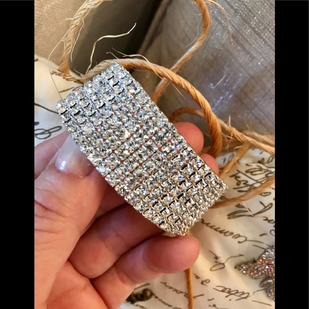 Stretchy 1 Inch Crystal Rhinestone Bracelet ❤️ - Picture 5 of 7